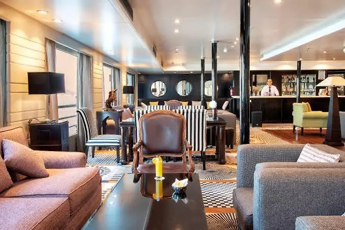 فندق Nile Cruises From Luxor To Aswan بوتيل